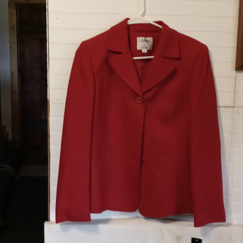 Collection For LeSuit 2pc. Sz8 New ,Fire Red please view photos